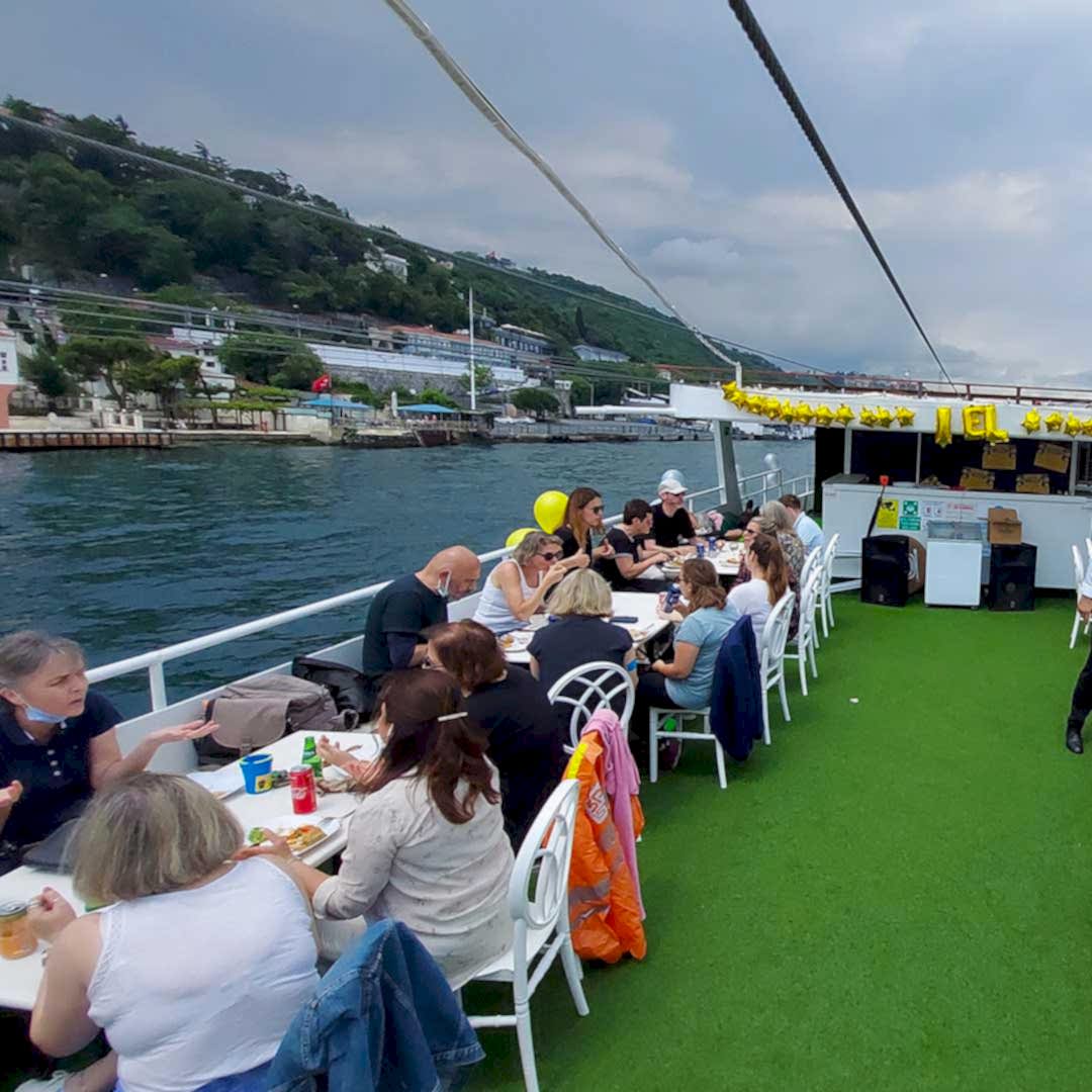 Teknede Şirket Toplantısı