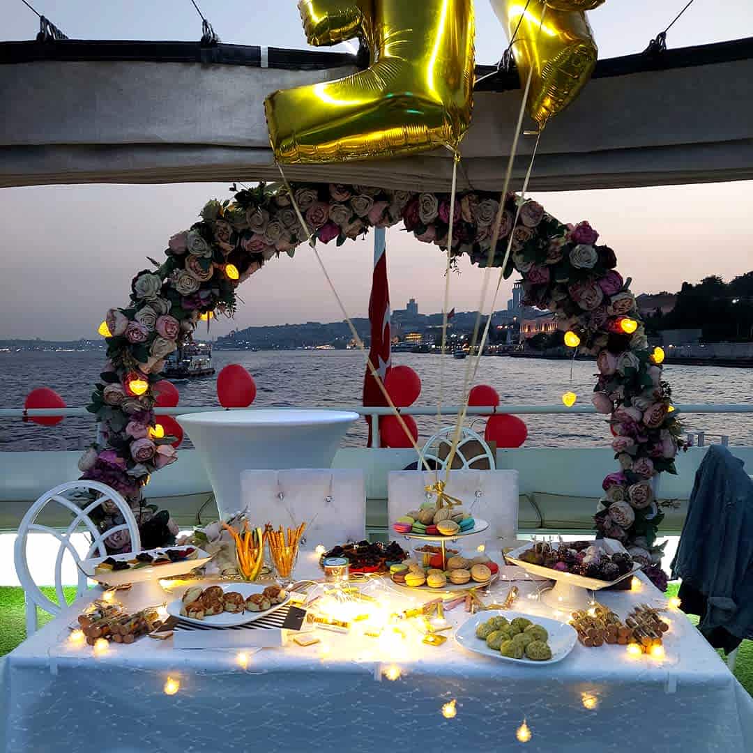 Teknede Doğum Günü Kutlaması