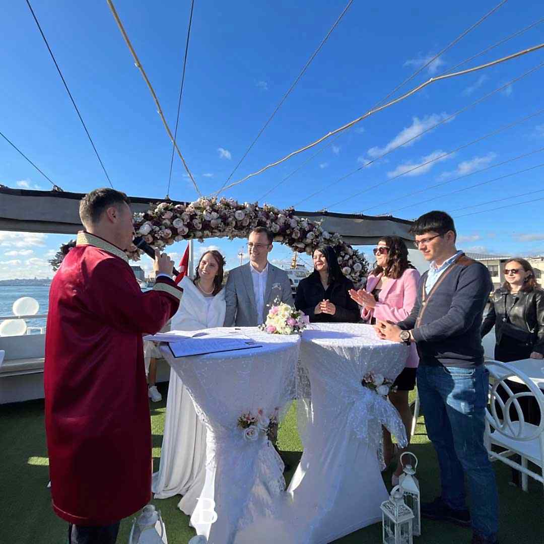 Teknede Şirket Yemeği