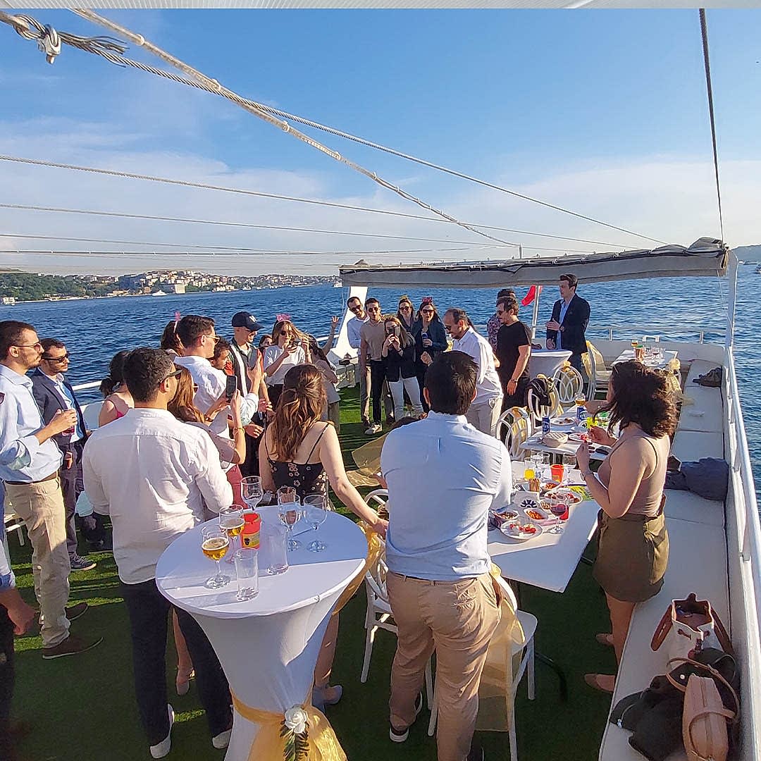 Teknede Mezuniyet Balosu