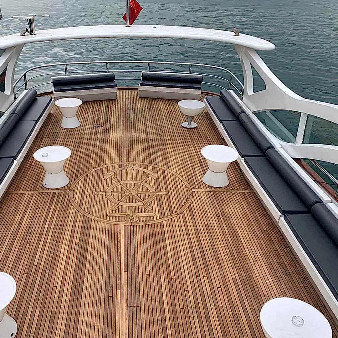 Boğazda Teknede İş Yemeği