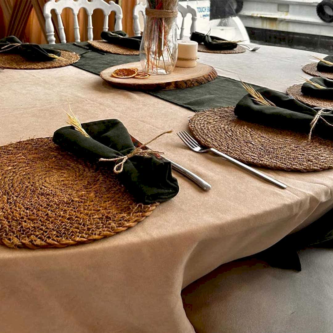 Teknede İş Toplanti Yemeği