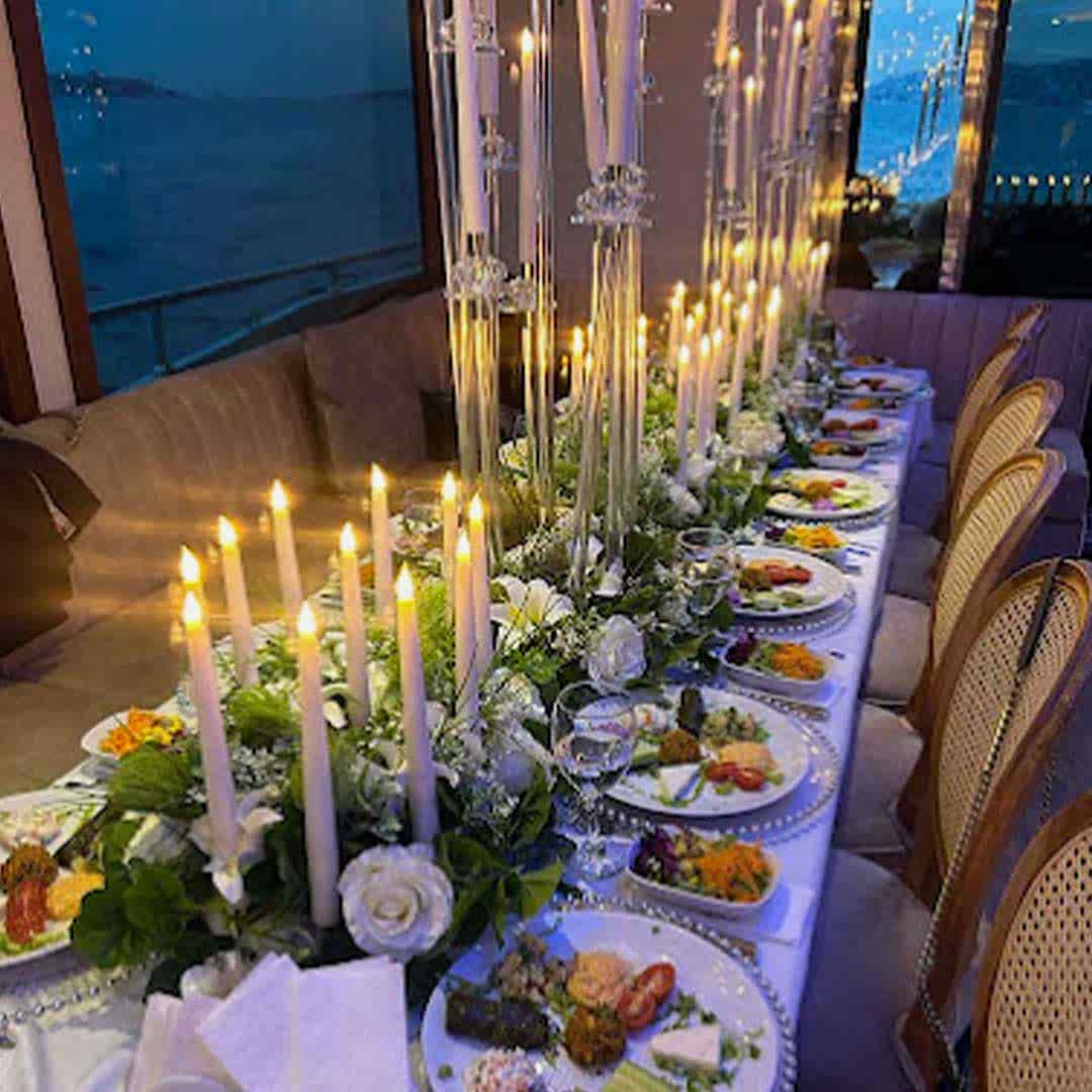 Teknede Özel Şirket Yemeği