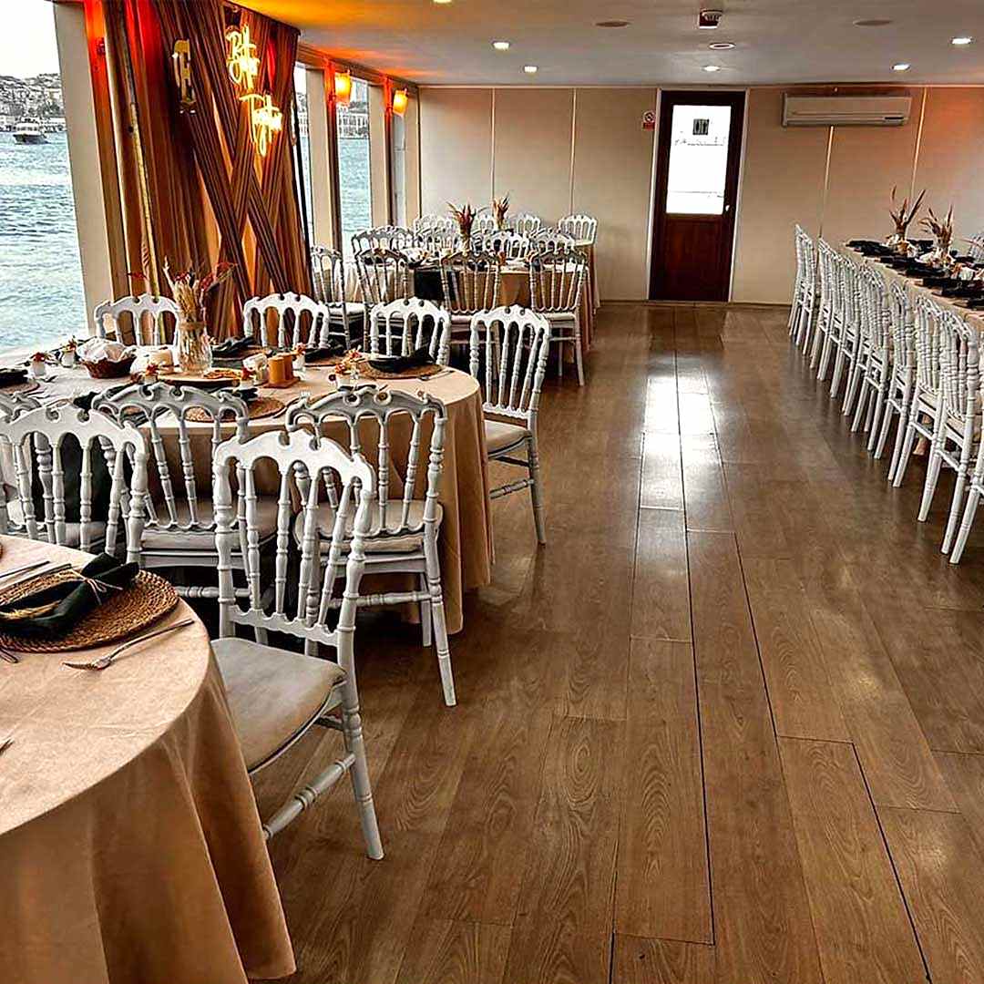 Şirketler için Teknede Yemek Organizasyonu